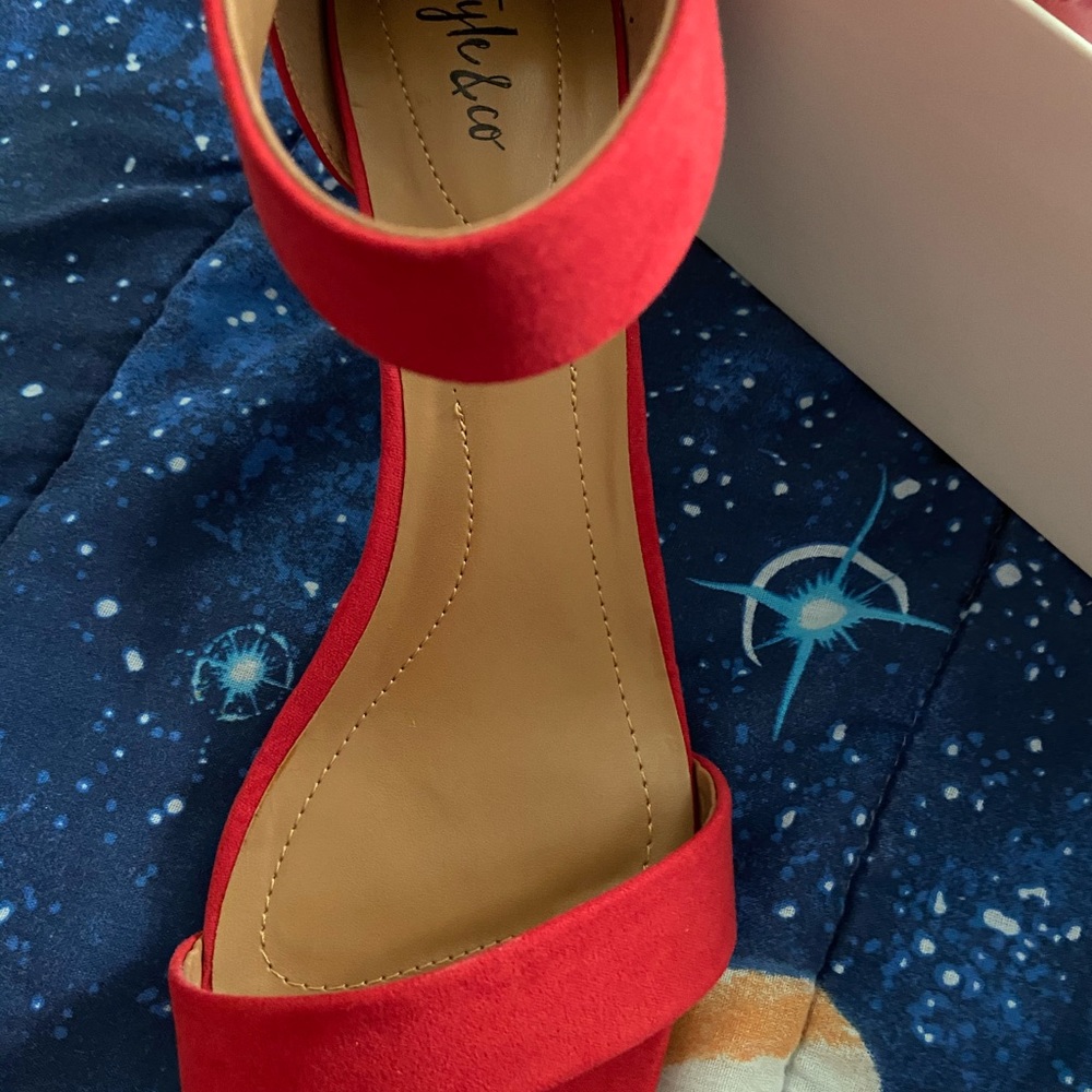 Red heels - Picture 4 of 6